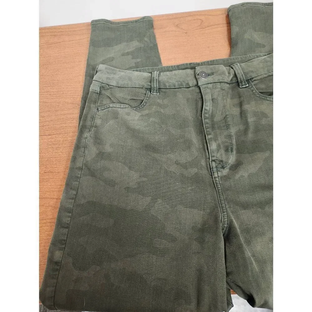American Eagle Army Green next level stretch size 16 jeans